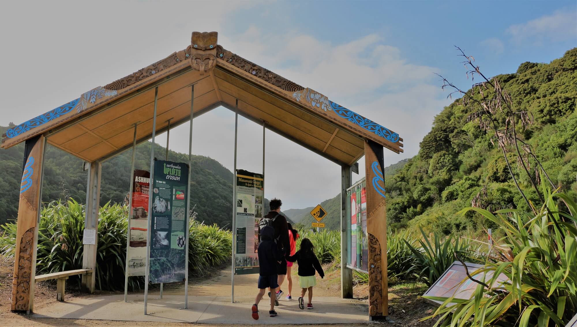 Te Apiti Manawatu Gorge Tawa Loop Walk Entrance ManawatuNZ.co .nz 