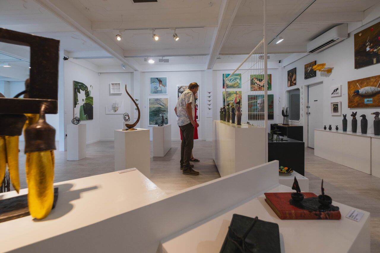 zimmermans art gallery couple viewing art palmerston north