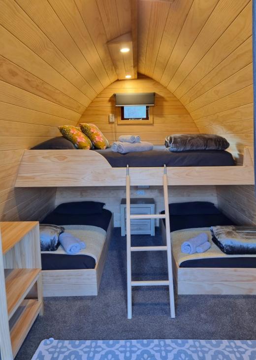 Flat Hills Cafe and Tourist Park - Pod Cabin Or Cottage Accommodation